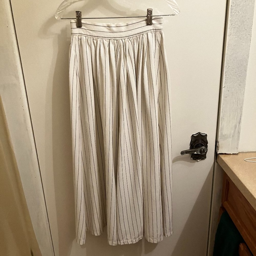 bagatelle size 4 white with black strips skirt